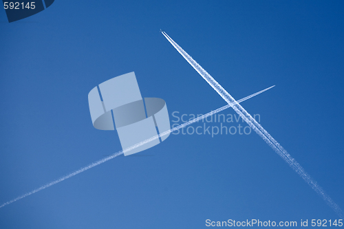 Image of Two crossing plane traces 