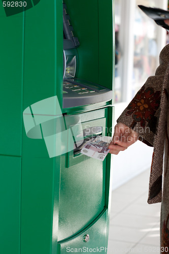 Image of Girl gets 500 roubles