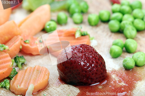 Image of Fruits and vegetables plate.