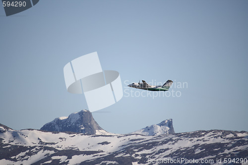 Image of plane and mountain