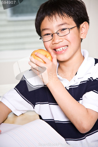 Image of Studying kid eating apple