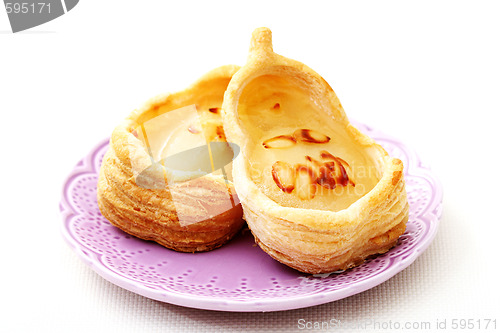 Image of cake with pear