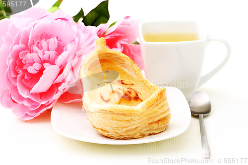 Image of cake with pear