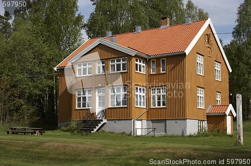 Image of Yellow house.