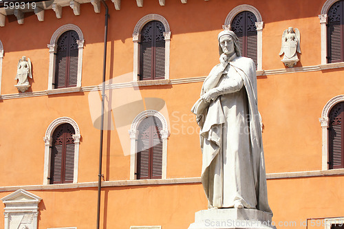 Image of statue of Dante Alighieri in Verona