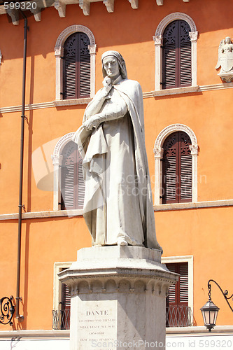 Image of statue of Dante Alighieri in Verona