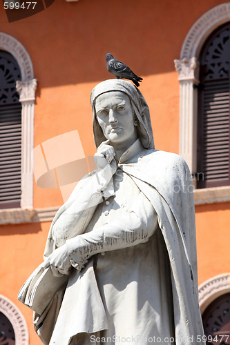 Image of statue of Dante Alighieri in Verona