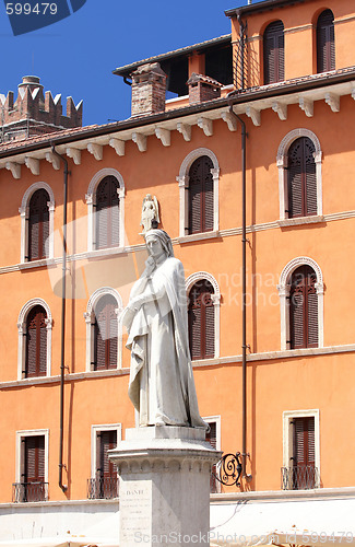 Image of statue of Dante Alighieri in Verona