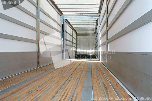 Image of Empty trailer horizontal