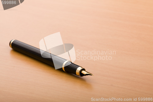 Image of Pen in the table