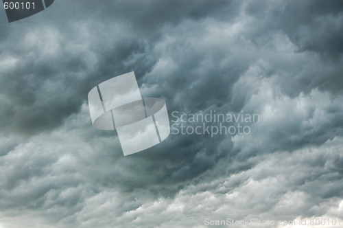 Image of dark gray dramatic sky