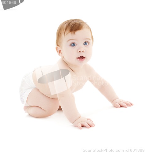 Image of crawling baby boy in diaper