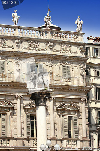 Image of Leon Alado Piazza delle Erbe in Verona