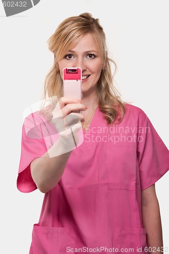 Image of Female nurse holding up cell phone