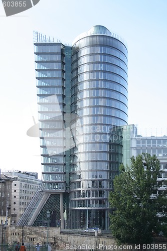 Image of dancing house in Vienna