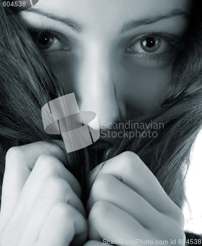 Image of scared woman 