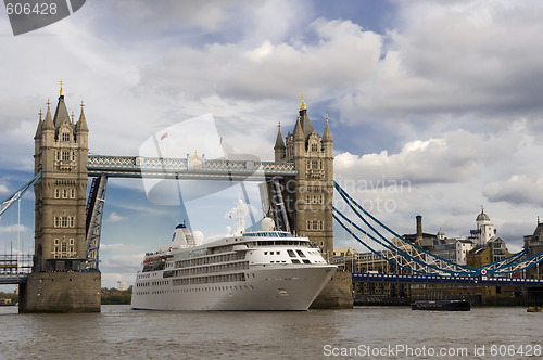 Image of Cruiise ship passing Tower bridge in London