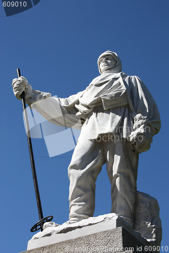 Image of Antarctic explorer statue