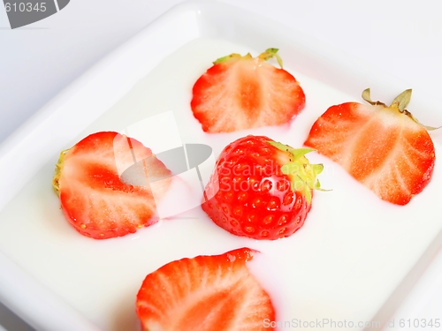 Image of Strawberries in yogurt