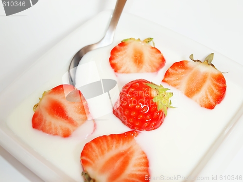Image of Strawberries in yogurt with a spoon