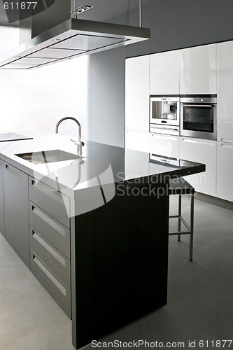 Image of Kitchen counter 2