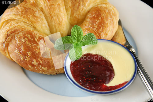 Image of Croissant With Jam