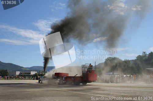 Image of Tractor pulling