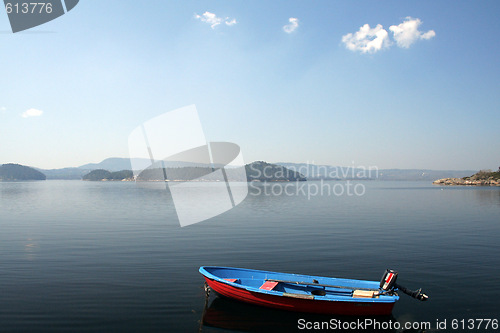 Image of boat looking for action