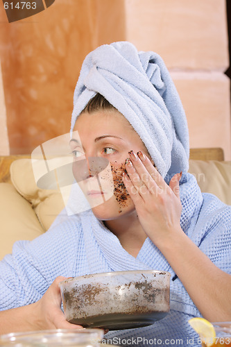 Image of Laying face pack