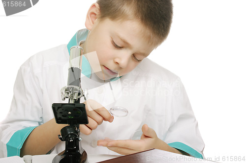 Image of Examining with magnifier glass