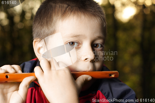 Image of Boy playing fluite