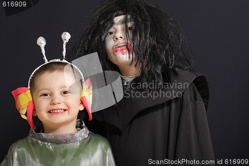 Image of Smiling alien with vampire