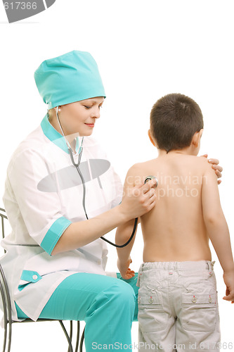 Image of Pediatrician make diagnostics