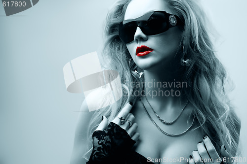 Image of oung woman wearing sunglasses