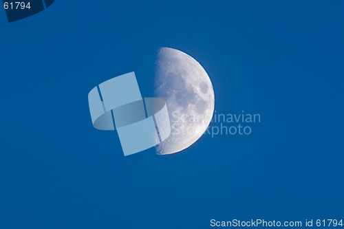 Image of day time moon