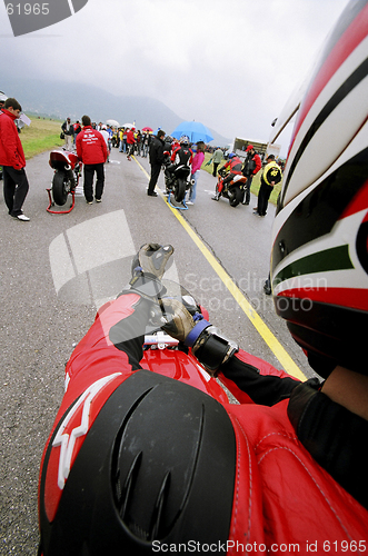 Image of preparing before the race start