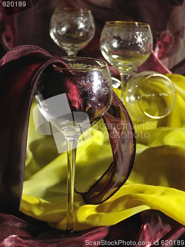 Image of wineglasses and tissue