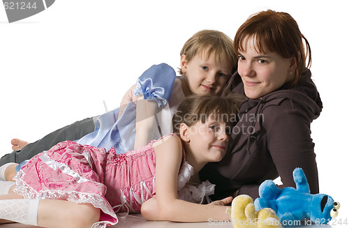 Image of Mum and daughters lie on floor