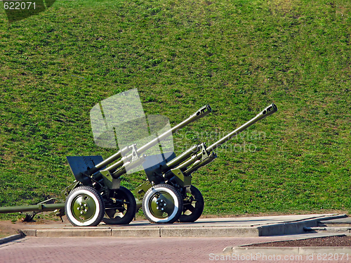 Image of Two cannons 