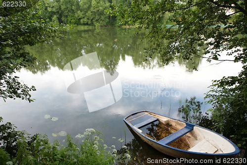 Image of boat on the coast