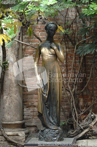 Image of Sculpture of  Juliet by Shakespeare