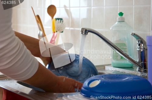 Image of Washing dishes