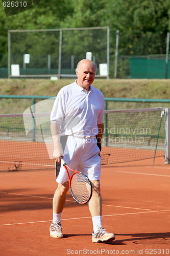 Image of a aktive senior is playing tennis