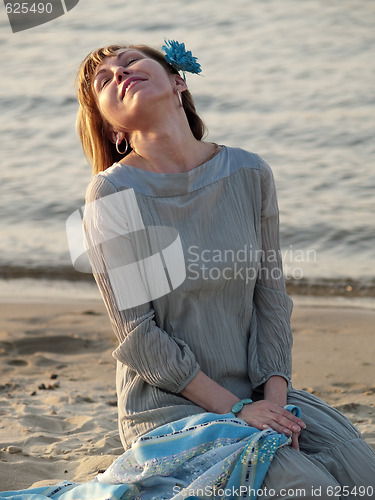 Image of Lady on shore 