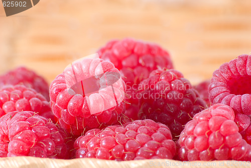 Image of Bast-basket with a raspberry