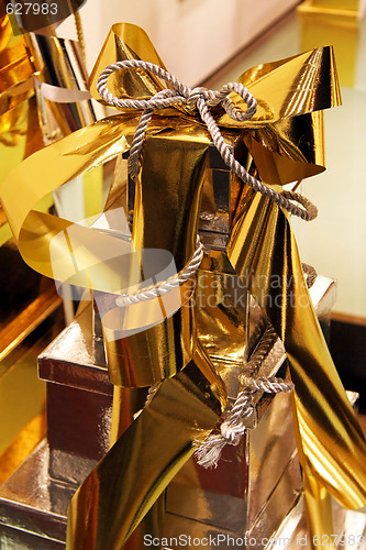 Image of Golden gifts detail