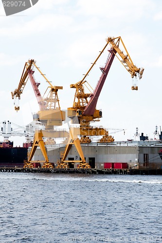 Image of Heavy duty port crane