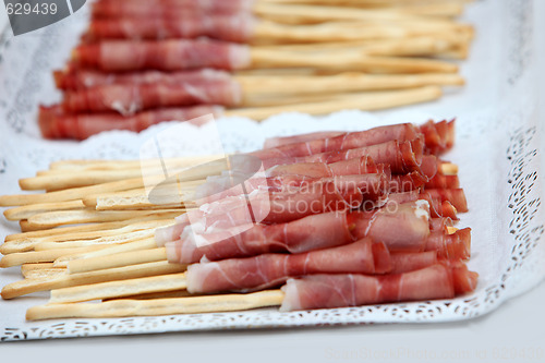 Image of appetizer with ham 