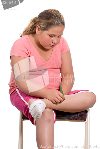 Image of Girl Applying Aloe Vera
