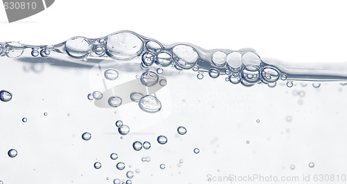 Image of wave and bubbles